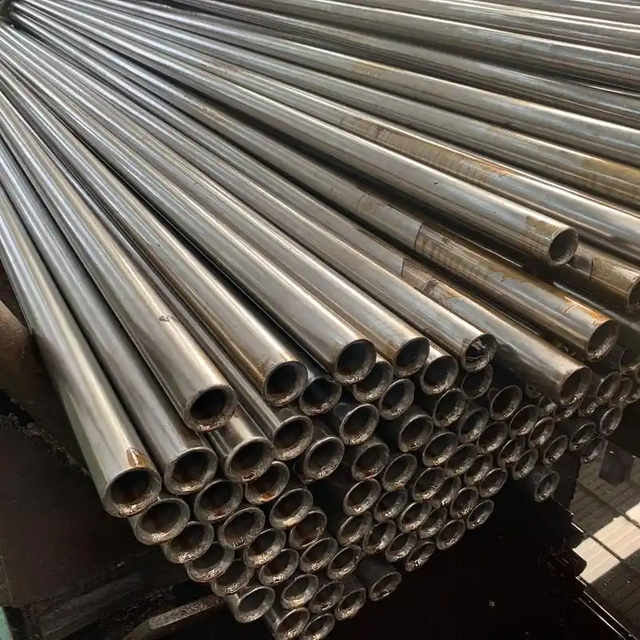 Factory Direct Export High Precision Carbon Steel Seamless Tube, Uniform Wall Thickness and Smooth Inner Outer Surface Carbon Steel Pipe with Strict Quality Testing for Global Wholesale and Engineerin
